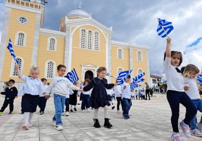 Μητρόπολη Μεσσηνίας: Εορτασμός της εθνικής επετείου από τα παιδιά του "Παπα­δο­πουλείου" Παιδικού Σταθμού (φωτογραφίες)