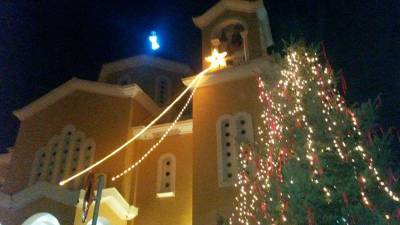 Φωταγώγηση δέντρου στα Γιαννιτσάνικα