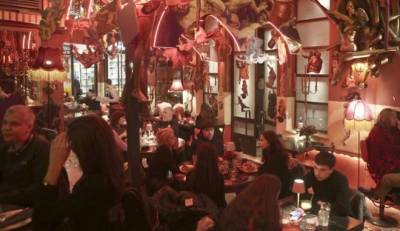 Νέα Μέτρα: Ώρα αποφάσεων για καρναβάλια και όρθιους στα μπαρ (βίντεο)