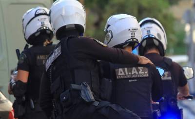 Εξαρθρώθηκε σπείρα απατεώνων – Τρομοκρατούσαν τα θύματά τους προσποιούμενοι τραυματισμούς συγγενών σε τροχαία