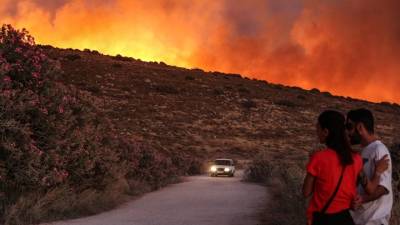 Οι φλόγες απειλούν την τέταρτη πόλη της Τουρκίας