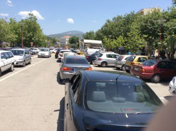 Ουρές στο πάρκινγκ του Νέδοντα