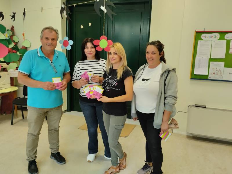 Ευχές και συμβολικά δώρα στα παιδιά του Παιδικού Σταθμού Πύλου από τον Παναγιώτη Καρβέλα