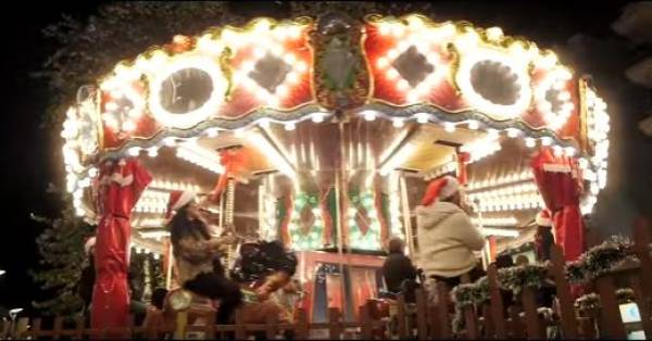 Το χριστουγεννιάτικο τραγούδι της Καλαμάτας (βίντεο)