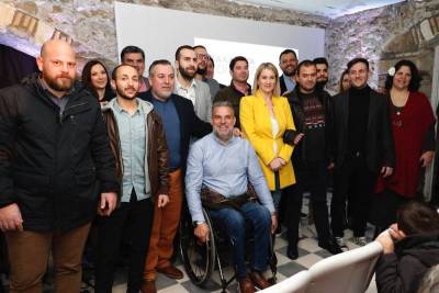 Δημόσιο διάλογο ζητεί η Κουζή
