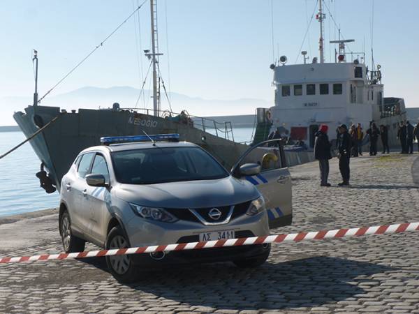 6.000 κούτες λαθραία τσιγάρα σε πλοίο ανοιχτά της Κορώνης