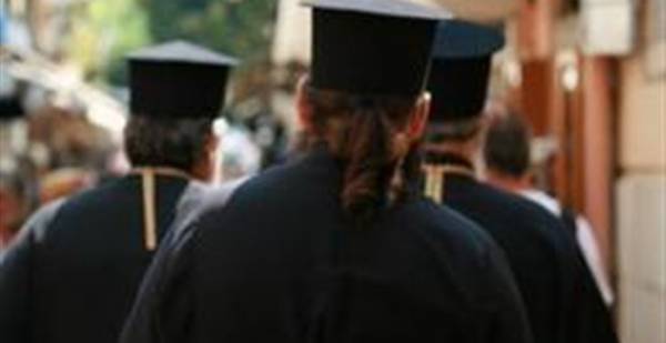 Αρνήθηκαν να τελέσουν την κηδεία λόγω... πολιτικού γάμου