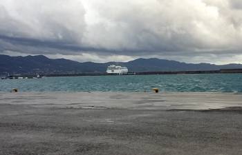 Λόγω καιρού δεν έδεσε στο λιμάνι της Καλαμάτας το &quot;Costa neo Romantica&quot;