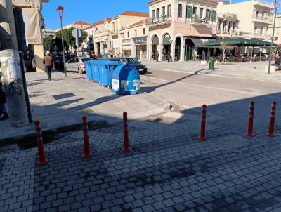 Παρέμειναν οι κάδοι