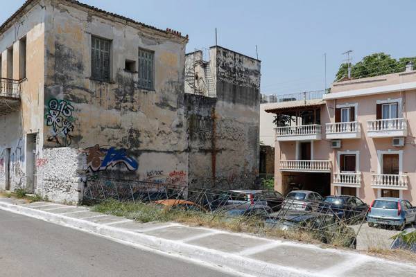Κίνδυνος από ετοιμόρροπα κάγκελα