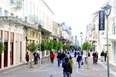 Ανοιχτά την Κυριακή τα εμπορικά καταστήματα