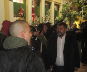 Ενταση στη &quot;συνάντηση&quot; αντιφασιστών - χρυσαυγιτών