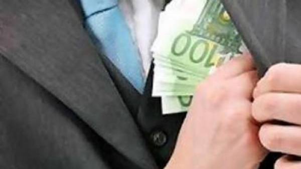 Σύλληψη απατεώνα στην Τρίπολη, που έταζε... προστασία καταθέσεων σε Θεσσαλία και Μακεδονία