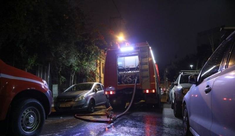 Παγκράτι: Έκοψε τις φλέβες του και έβαλε φωτιά στο διαμέρισμά του