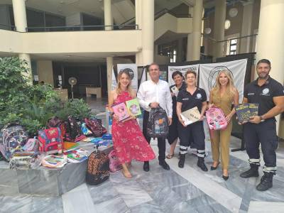 Δωρεά σχολικών ειδών για ευάλωτες οικογένειες της Καλαμάτας