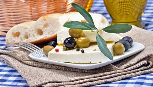 Βέτο στη συμφωνία ΕΕ - Ν. Αφρικής για προστασία φέτας και ελιών Καλαμάτας ζητάει η ΠΕΚ