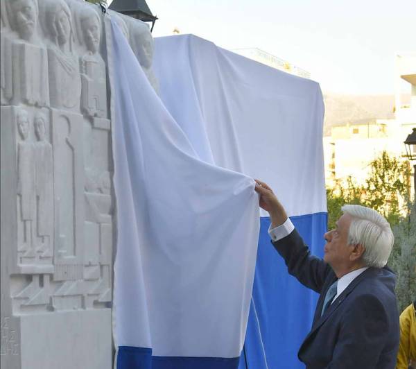 Μνημείο αφιερωμένο στους πρόσφυγες της Μικρασίας (φωτογραφίες)