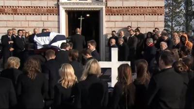 Ενταφιάστηκε στο Τατόι ο τέως βασιλιάς Κωνσταντίνος (Βίντεο)