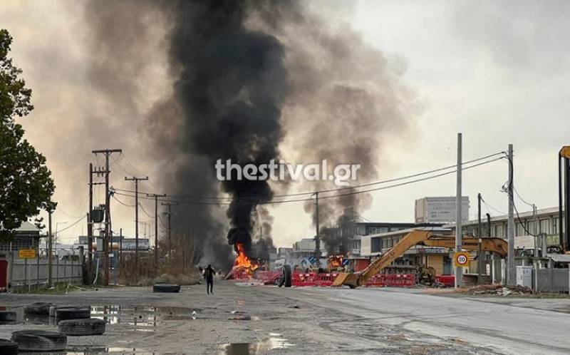 Επεισόδια στη Θεσσαλονίκη με Ρομά και ΜΑΤ: Φωτιές και οδοφράγματα στο Μεταγωγών (Βίντεο)