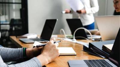 Η Ελλάδα ουραγός στην απασχόληση εργαζομένων σε μεγάλες επιχειρήσεις