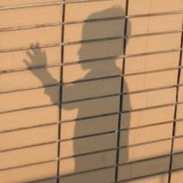 Παιδιά διανυκτερεύουν στα αστυνομικά τμήματα