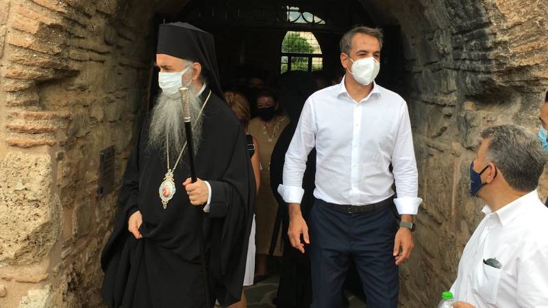 Στη Μεταμόρφωση του Σωτήρος στους Χριστιάνους και καλλιέργεια γλυκοπατάτας ο πρωθυπουργός (βίντεο-φωτογραφίες)