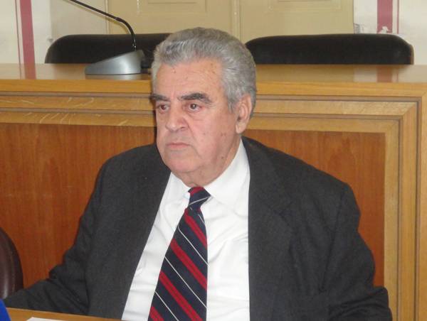 Μπρεδήμας σε Τατούλη για την ανέγερση μνημείου