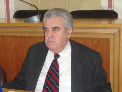 Μπρεδήμας σε Τατούλη για την ανέγερση μνημείου