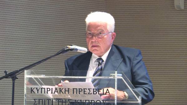 &quot;Νερό και χώμα&quot; η νέα ποιητική συλλογή του ποιητή Αριστοτέλη Φράγκου