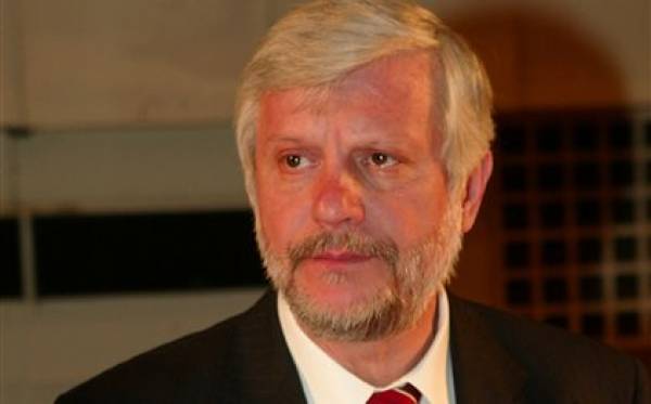 Τατούλης κατά ΣΥΡΙΖΑ για κομματικοποίηση του αναπτυξιακού συνεδρίου