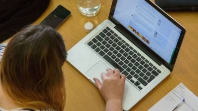 Τεχνολογία: 7 ώρες online, 44 χρόνια σε οθόνες: Η νέα πραγματικότητα της ψηφιακής ζωής