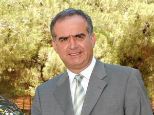 Αόριστες απαντήσεις σε ερώτηση Λαμπρόπουλου για τα λεπτά τσιγάρα