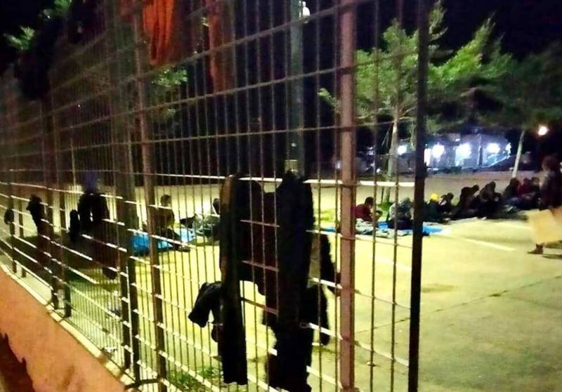 Καφαντάρης κατά δημοτικής αρχής για τους μετανάστες: "Λίγη ανθρωπιά, τόσα δημοτικά κτήρια γιατί πρέπει να μενού ακόμα έξω;"