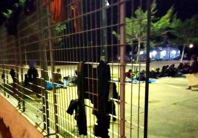 Καφαντάρης κατά δημοτικής αρχής για τους μετανάστες: "Λίγη ανθρωπιά, τόσα δημοτικά κτήρια γιατί πρέπει να μενού ακόμα έξω;"