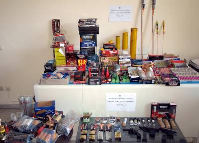 Σύλληψη 39χρονου με πάνω από 2.000 βεγγαλικά και κροτίδες στη Λακωνία