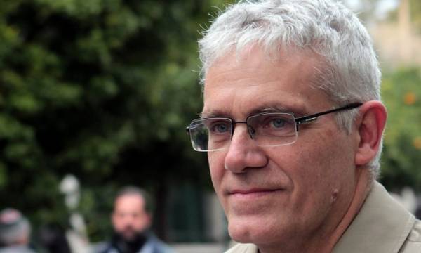 Ο υπουργός Περιβάλλοντος κατά της Περιφέρειας Πελοποννήσου για τη διαχείριση απορριμμάτων