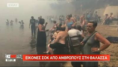 Εικόνες σοκ από ανθρώπους στη θάλασσα (Βίντεο)
