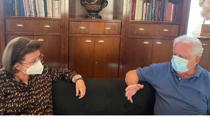 Συνάντηση Μενδώνη με Μπένο για την Εύβοια