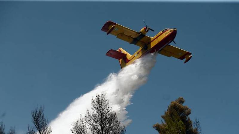 Πυρκαγιές σε Κάρυστο, Κεφαλονιά και Πρέβεζα - Αναζωπυρώσεις στη Σάμο