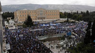 Σε εξέλιξη το συλλαλητήριο στο Σύνταγμα κατά της συμφωνίας των Πρεσπών (Βίντεο)