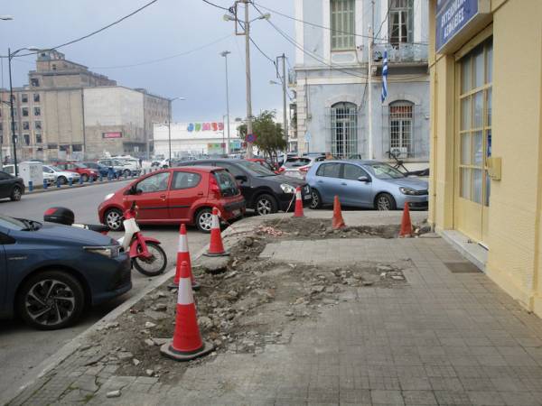 Ανακατασκευή του πεζοδρομίου