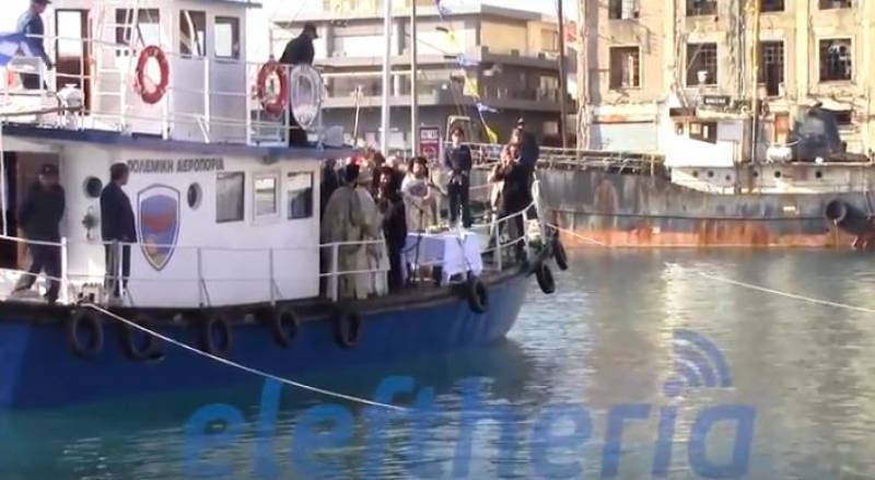 Απρόοπτο με νεκρό περιστέρι στα Θεοφάνια στην Καλαμάτα (βίντεο)