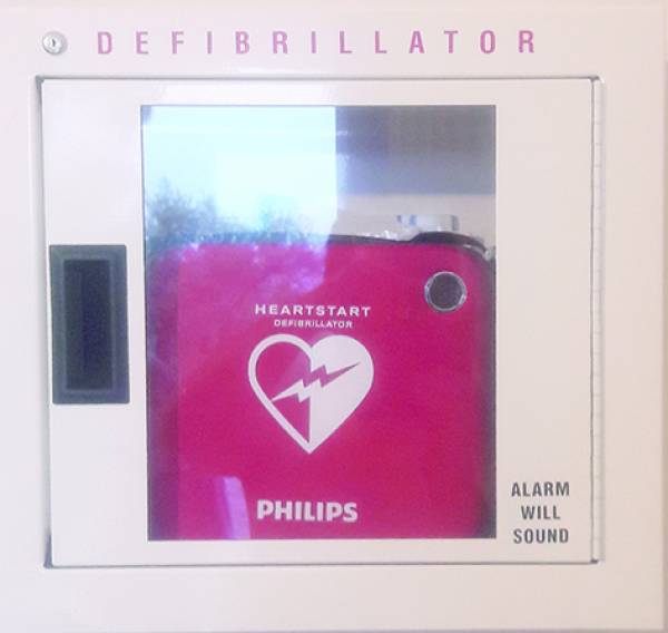 Αυτόματος εξωτερικός απινιδωτής στο Χρυσοχώρι από το Ίδρυμα Καρέλια