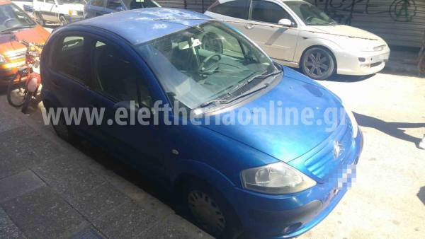 Καλαμάτα: Μπετόβεργα καρφώθηκε στην οροφή αυτοκινήτου στην Ιατροπούλου!