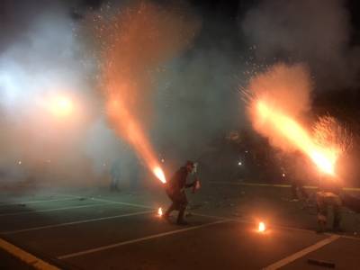 Εντυπωσιακός και φέτος ο σαϊτοπόλεμος της Καλαμάτας (βίντεο-φωτογραφίες)