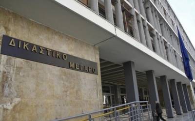 Θεσσαλονίκη: Προφυλακίστηκε 47χρονη μητέρα που βίαζε τα παιδιά της μαζί με τον άνδρα της (βίντεο)