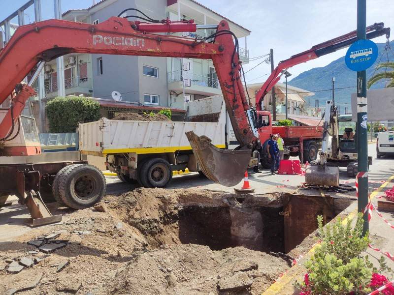 Σοβαρή η ζημιά του αγωγού στη Ναυαρίνου
