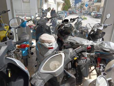 “Παγωμένη” δυο μήνες η αγορά στη Μεσσηνία: Δεν έχουν πινακίδες για νέες μηχανές!