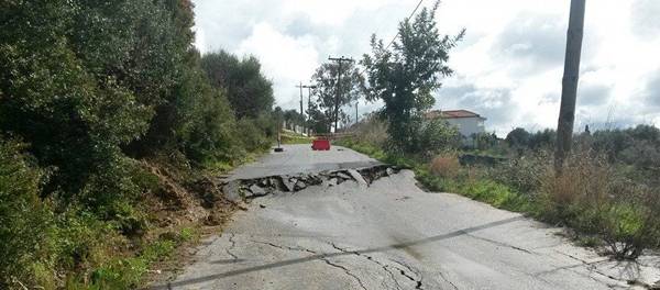 &quot;Βύθισε&quot; ο δρόμος στους Κάτω Αμπελοκήπους