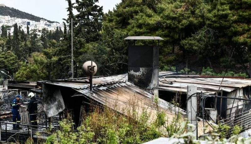 Μετς: Περιορίστηκε η φωτιά που ξέσπασε στο Skyfall (βίντεο)